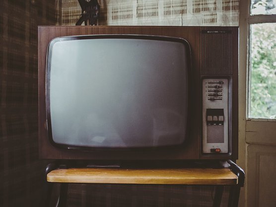 Fernseher (Foto: StockSnap auf Pixabay)