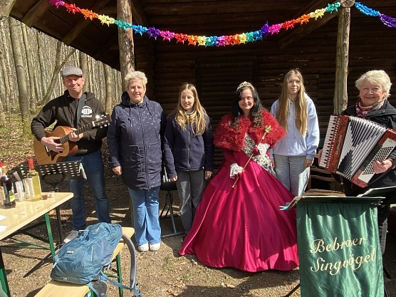 Die Blutbuchenkönigin war auch zu Gast. (Foto: Wolfgang Lehmann) Die Blutbuchenkönigin war auch zu Gast. (Foto: Wolfgang Lehmann)
