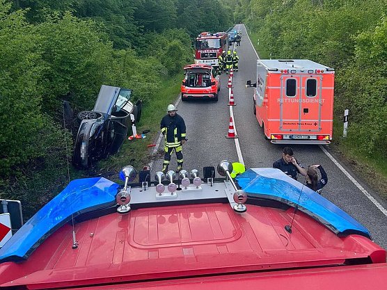 Der Golf hat sich mehrfach überschlagen. (Foto: Silvio Dietzel/Feuerwehr) Der Golf hat sich mehrfach überschlagen. (Foto: Silvio Dietzel/Feuerwehr)