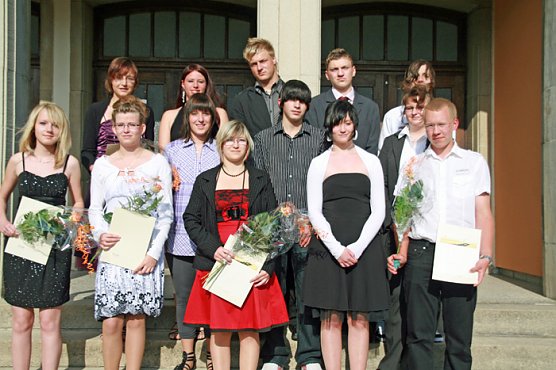 Zeugnisübergabe Ebeleben (Foto: A. Schein Ebeleben) Zeugnisübergabe Ebeleben (Foto: A. Schein Ebeleben)