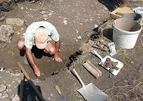 Grabungen auf Frauenberg (Foto: Karl-Heinz Herrmann) Grabungen auf Frauenberg (Foto: Karl-Heinz Herrmann)