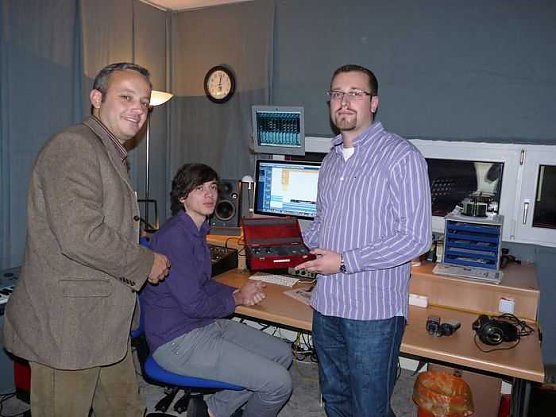 Übergabe Tonstudio (Foto: Karl-Heinz Herrmann) Übergabe Tonstudio (Foto: Karl-Heinz Herrmann)