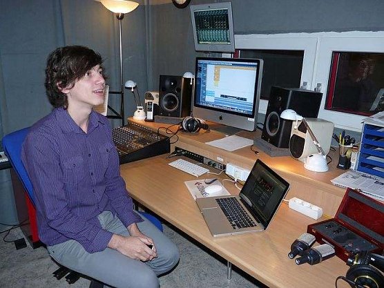 Übergabe Tonstudio (Foto: Karl-Heinz Herrmann) Übergabe Tonstudio (Foto: Karl-Heinz Herrmann)