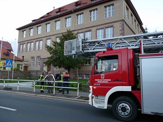 Feuerwehr an Kollwitz-Schule (Foto: Karl-Heinz Herrmann) Feuerwehr an Kollwitz-Schule (Foto: Karl-Heinz Herrmann)