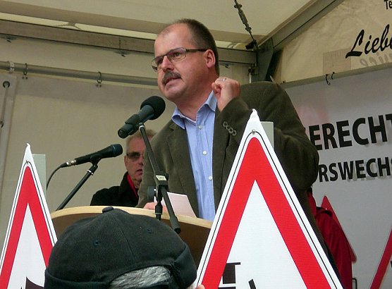 "Gerecht geht anders…" (Foto: Klaus Henze) "Gerecht geht anders…" (Foto: Klaus Henze)