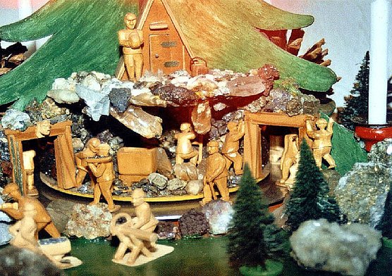 Bergbaumotiv zum Advent (Foto: Hans-Jürgen Schmidt) Bergbaumotiv zum Advent (Foto: Hans-Jürgen Schmidt)