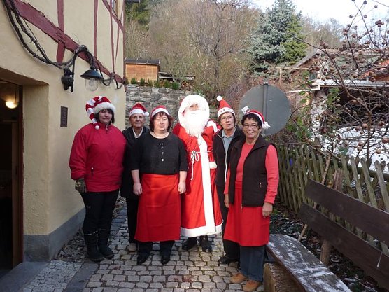 Weihnachtsmarkt in Jechaburg (Foto: Karl-Heinz Herrmann) Weihnachtsmarkt in Jechaburg (Foto: Karl-Heinz Herrmann)