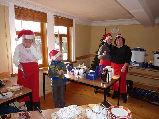 Weihnachtsmarkt in Jechaburg (Foto: Karl-Heinz Herrmann) Weihnachtsmarkt in Jechaburg (Foto: Karl-Heinz Herrmann)