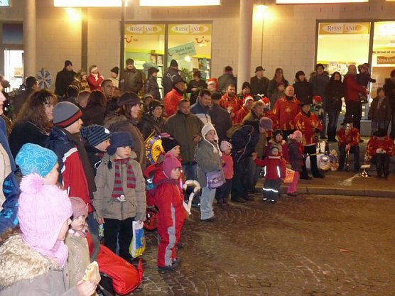 Laternenumzug und Feuerschau (Foto: Karl-Heinz Herrmann) Laternenumzug und Feuerschau (Foto: Karl-Heinz Herrmann)