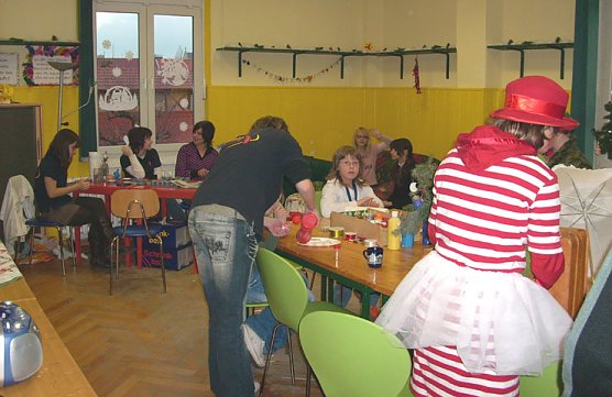 Basteln zum Jubil&auml;um im JUST (Foto: Karl-Heinz Herrmann)