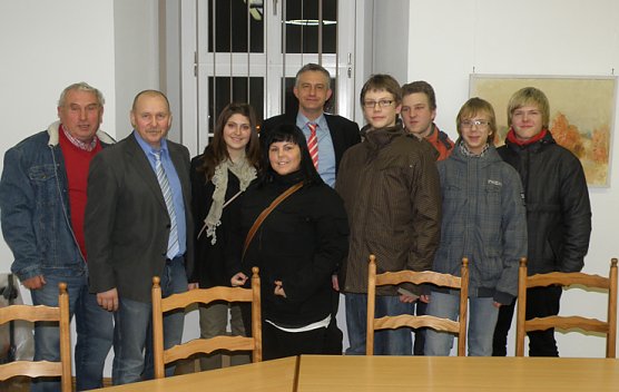 Mit Jugendlichen diskutiert (Foto: MDB Steffen Lemme)