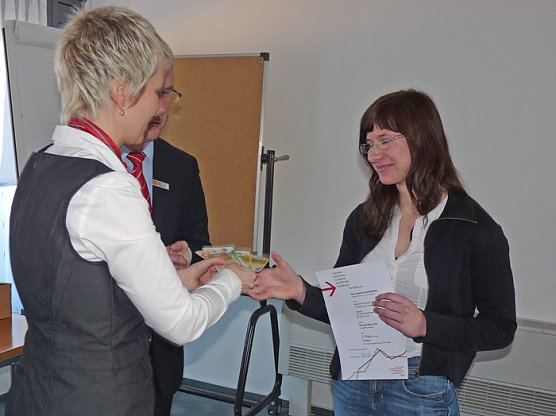 Cash auf die Hand (Foto: Karl-Heinz Herrmann)