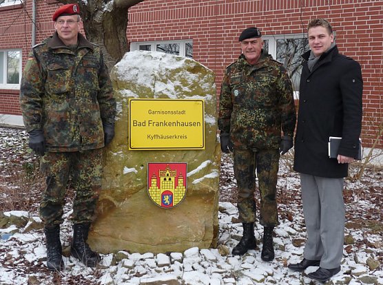 Brigadegeneral Kropf im Gespr&auml;ch mit B&uuml;rgermeister Strejc (Foto: Karl-Heinz Herrmann)