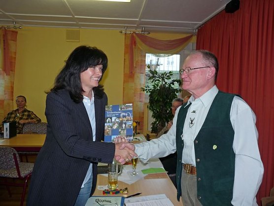 Wahl bei Hainleite Wanderklub (Foto: Karl-Heinz Herrmann) Wahl bei Hainleite Wanderklub (Foto: Karl-Heinz Herrmann)