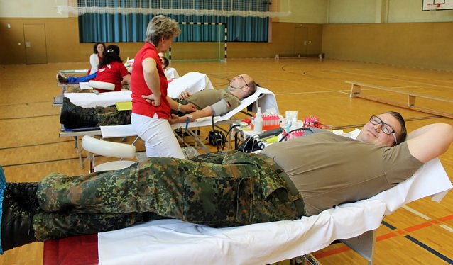 Bild: Blut floss bei der Bundeswehr f&uuml;r guten Zweck!