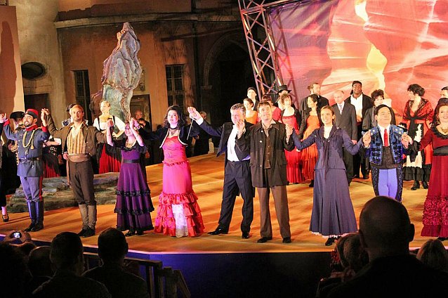 Bild: Glanzvolle Premiere in Sondershausen