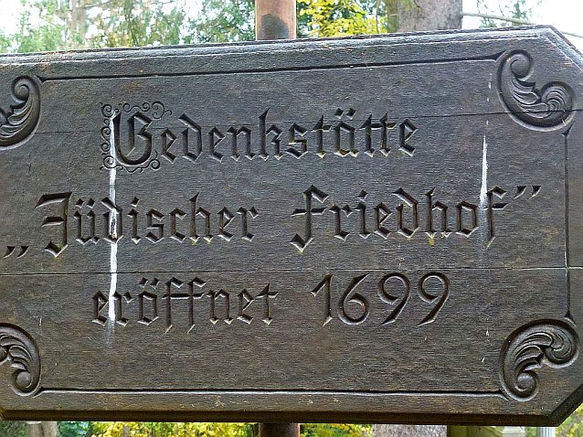 Bild: Rundgang auf J&uuml;dischem Friedhof