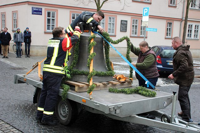 Bild: Die erste Glocke f&uuml;r Trinitatiskirche in der Stadt
