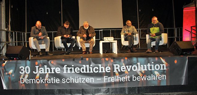 Bild: Friedensgebet mit Friedensmarsch