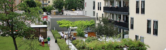 Bild: Platzkonzerte vor den Sondersh&auml;user Pflegeheimen