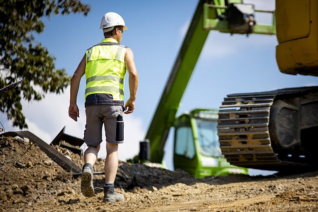 Bild: Bald allein auf der Baustelle? Baufirmen steuern auf einen versch&auml;rften Fachkr&auml;ftemangel zu � wenn die Branche f&uuml;r Besch&auml;ftigte nicht attraktiver wird, warnt die IG BAU.