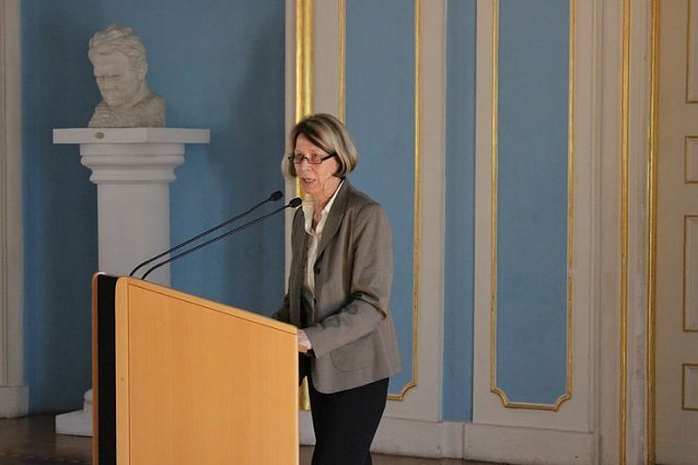Bild: Bernhard-von-Lindenau-Medaille an Christa Hirschler