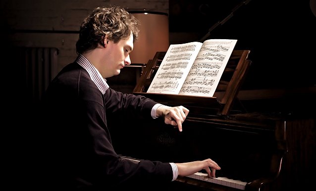 Bild: Hardy Rittner spielt Bach