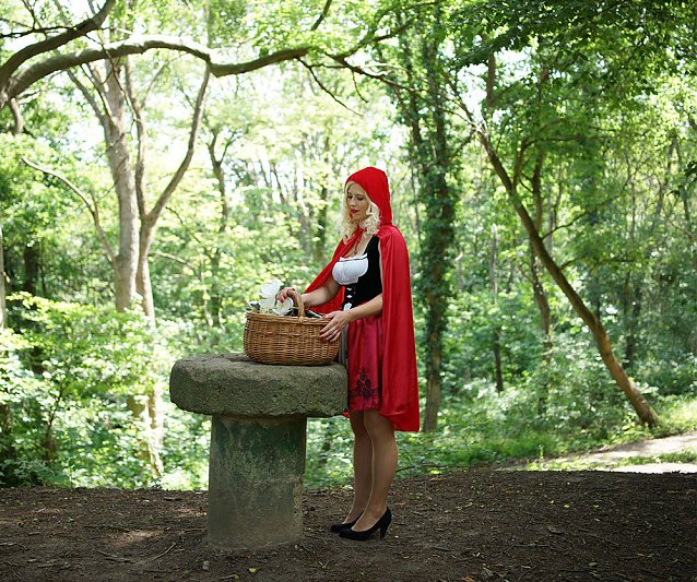 Bild: Ausstellung aus Schokolade "Rotk&auml;ppchen und der Wolf"