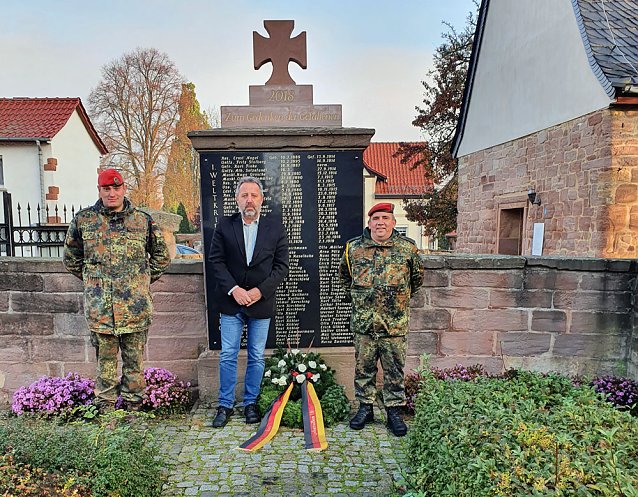Bild: Der Opfer von Krieg und Gewalt gedacht