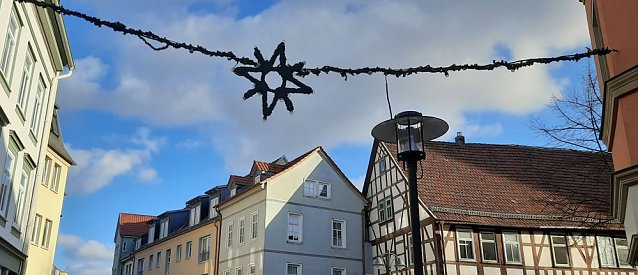 Bild: Stadt schm&uuml;ckt sich weihnachtlich