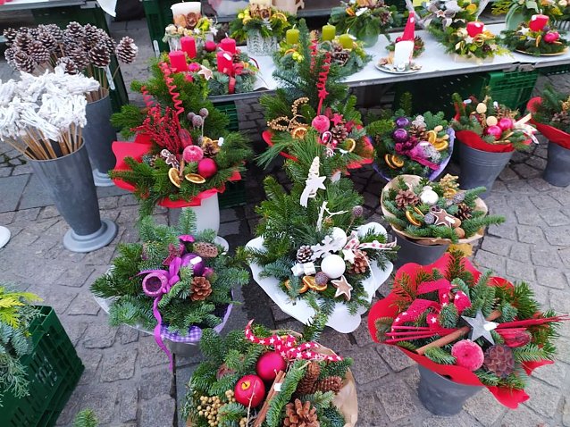 Bild: Weihnachtlicher Wochenmarkt in der Adventszeit