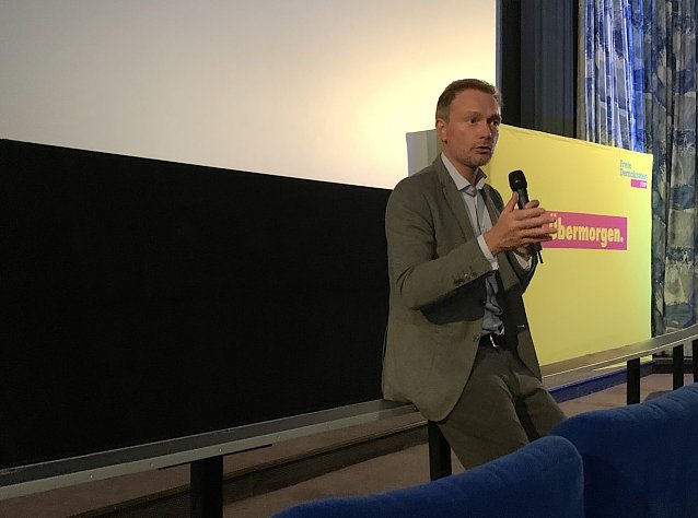 Bild: Im Herbst unterst&uuml;tzte Christian Lindner seinen Th&uuml;ringer Kandidaten noch im Wahlkampf 
