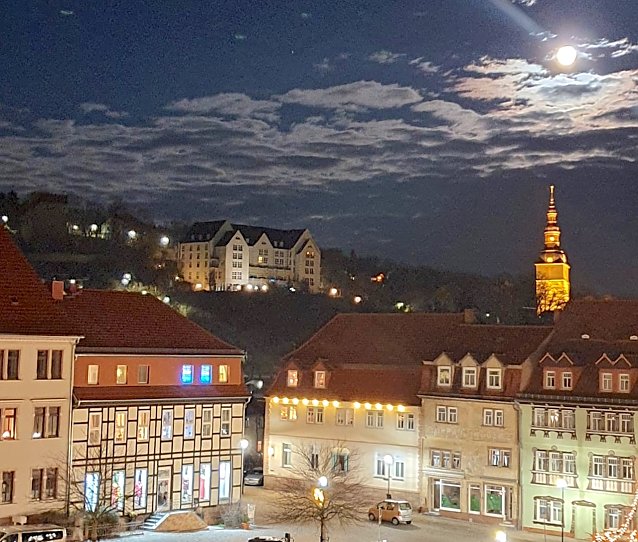 Bild: Weihnachtliches Bad Frankenhausen. Blick &uuml;ber den Anger auf den Hausmannsturm und die Residenz.