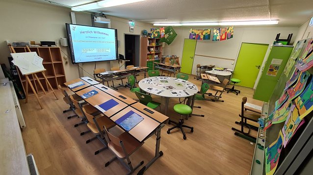 Bild: In den Klassenzimmern ist mittlerweile wieder Unterricht m&ouml;glich, was P&auml;dagogen und Kinder gleicherma&szlig;en freut.