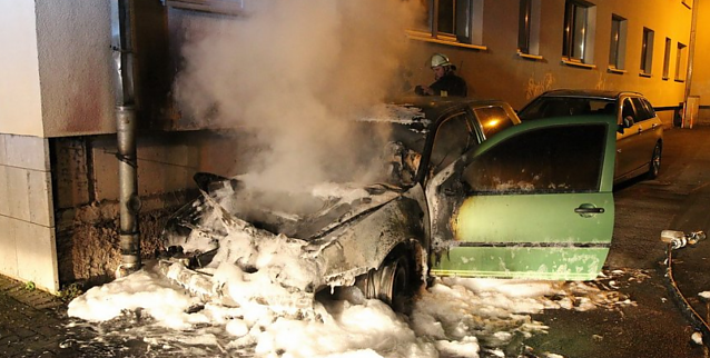 Bild: Ausgebranntes Fahrzeug in Sondershausen