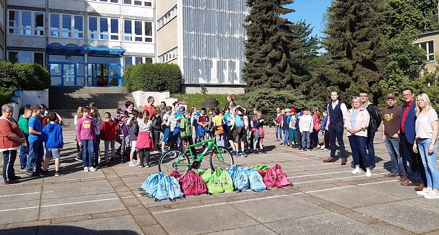 Bild: Kindertags&uuml;berraschungen f&uuml;r 362 Kinder der Schule in Ro&szlig;leben-Wiehe