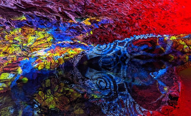 Bild: Lichterwelten in der Barbarossah&ouml;hle