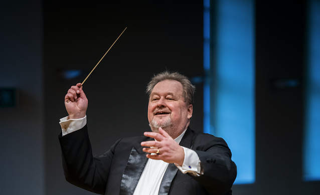 Bild: Noch einmal mit Gef&uuml;hl: Michael Helmrath gab gestern seine letzte Vorstellung als Generalmusikdirektor
