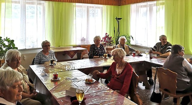 Bild: Kaffeeklatsch im Wohnbereich 4 der Volkssolidarit&auml;t in Sondershausen