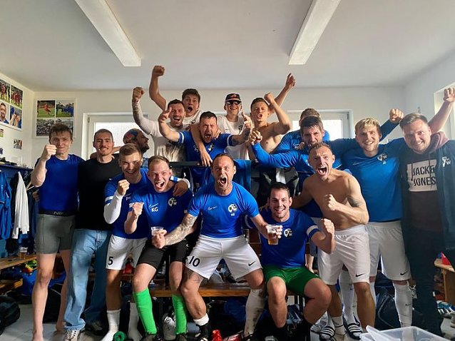 Bild: Kabinenfoto nach dem historischen Derbysieg