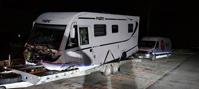 Bild: Abenteuerliches Gespann auf der A4
