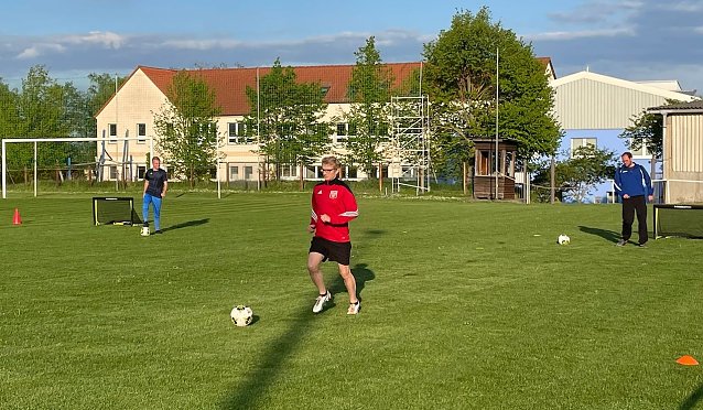 Bild: Kurzschulung zu neuen Ans&auml;tzen im Kinderfu&szlig;ball