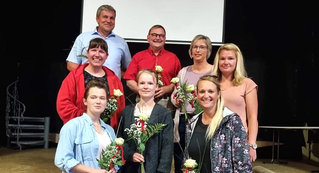 Bild: Reihe vorne: Elisa T&ouml;ppe, Anthea Wendt, Janine Aschenbrenner; Mitte: Katrin Begrich- Schmidt, Katja Luplow; hinten: Torsten M&uuml;ller, S&ouml;ren Wendt, Denise Hohlstein.
