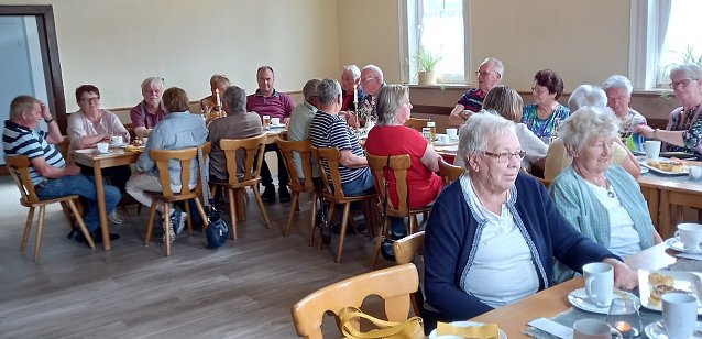 Bild: AGATHE Team besucht Seniorenclub