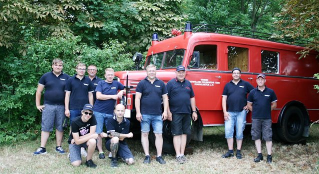 Bild: Die St&uuml;tzpunktfeuerwehr aus Kindelbr&uuml;ck f&uuml;hrt ein Ausbildungswochenende am Helme- Stausee in Kelbra durch.
