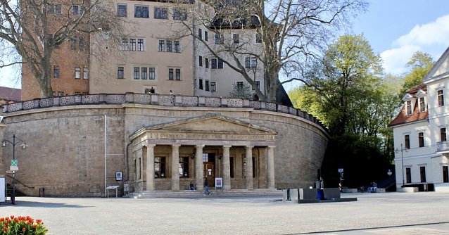Bild: Marktplatz Sobndershausen mit Blick auf das Sondersh&auml;user Schloss