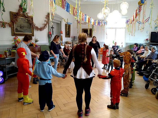 Bild: Fasching im Schloss Sophie von K&uuml;hn