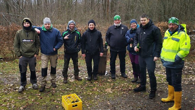 Bild: Das Team der Radsportler des SV Gl&uuml;ckauf Sondershausen, bereiteten bei kalten Temperaturen die Strecke f&uuml;r den Possenlauf vor