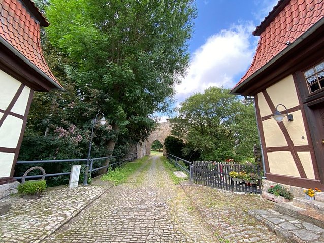 Bild: Eingang des Schlossgartens und Treffpunkt f&uuml;r die F&uuml;hrungen
