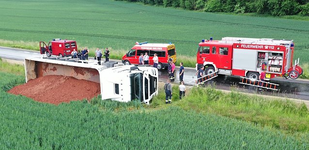 Bild: Umgekippter Sattelzug heute Vormittag